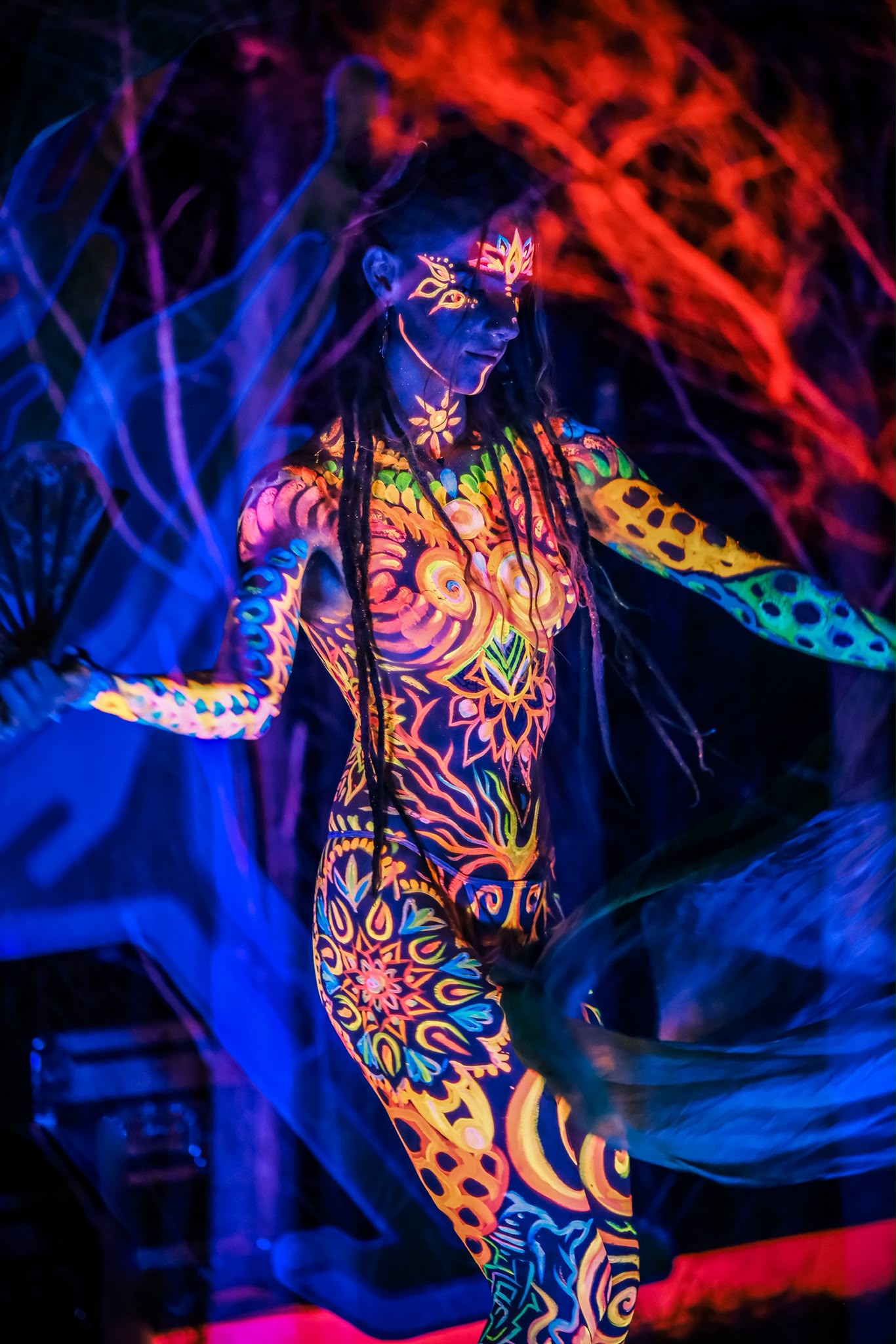 Fluorescent body art under ultraviolet lighting